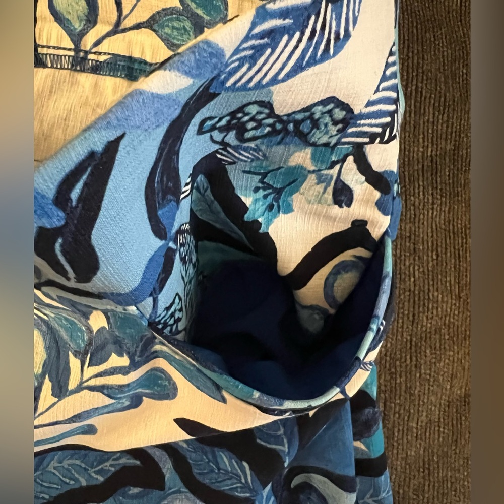NWOT Chico’s Floral Blue and Bright White Capris - Picture 6 of 9